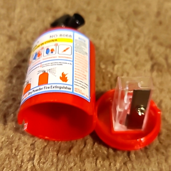 extinguisher shaped eyebrow pencil sharpener - Picture 2 of 5